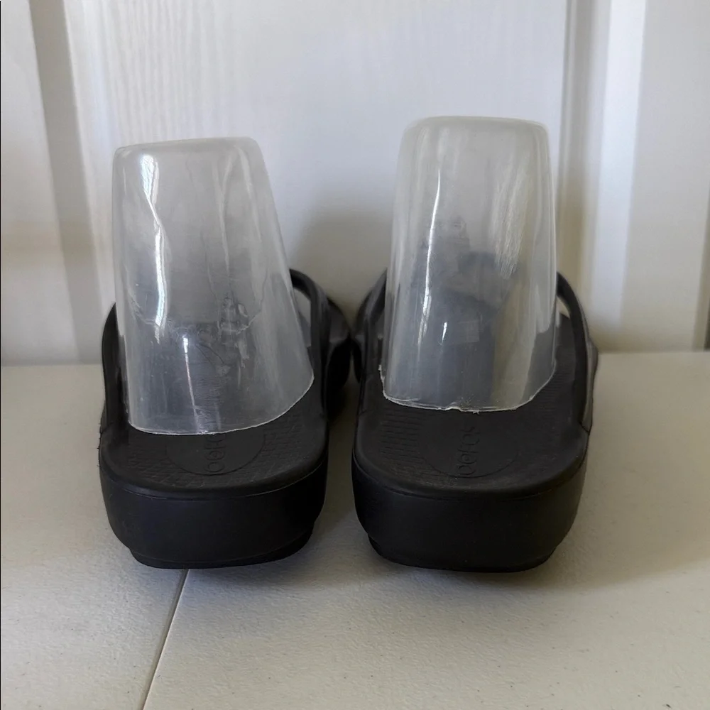 OOFOS OOlala Women's Black Sandals ( sz - 9) - Picture 3 of 6